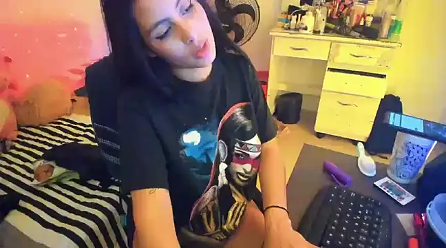 Snapshot of bunny_1922 chatting on December 31, 6:59 am bunny 1922 online show from December 31, 6:59 am