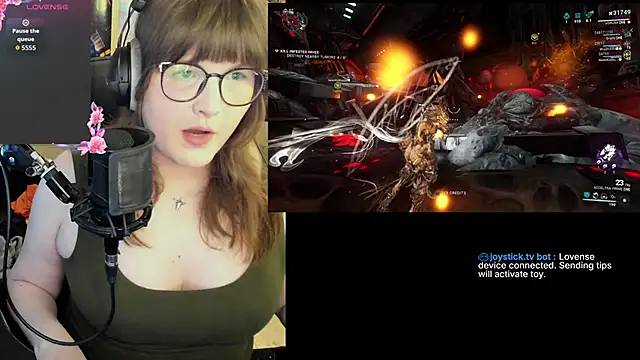 Snapshot of HannahCastle96 chatting on February 6, 1:01 am HannahCastle96 online show from February 6, 1:01 am