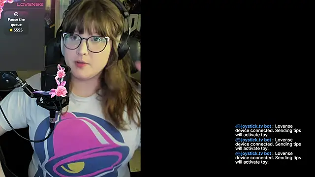 Snapshot of HannahCastle96 chatting on February 19, 3:58 am HannahCastle96 online show from February 19, 3:58 am