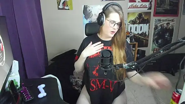 HannahCastle96 online show from December 10, 6:11 am