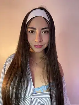 Snapshot of Melody_04 chatting on May 10, 2:59 am Melody 04 online show from May 10, 2:59 am