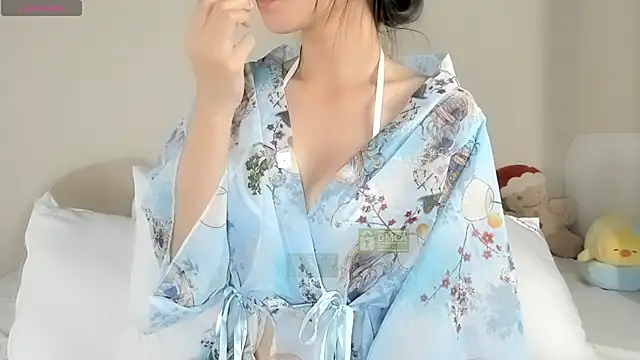 Snapshot of Iris_xyz chatting on October 29, 3:55 pm Iris xyz online show from October 29, 3:55 pm