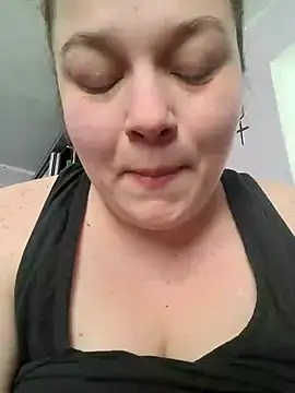 Snapshot of Sweetchubbybbw chatting on February 11, 11:42 am Sweetchubbybbw online show from February 11, 11:42 am
