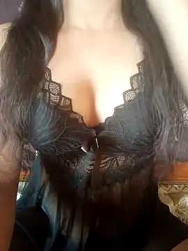 Snapshot of sexyriya_008 chatting on January 11, 5:31 am sexyriya 008 online show from January 11, 5:31 am