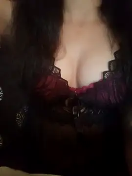 Snapshot of sexyriya_008 chatting on January 6, 10:35 am sexyriya 008 online show from January 6, 10:35 am
