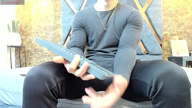Flynn Riider online show from February 15, 11:28 am