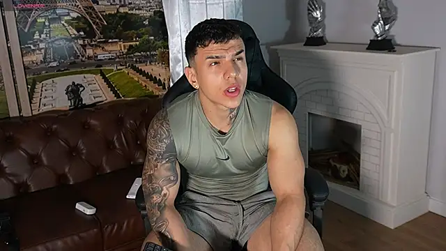 Snapshot of Flynn_Riider chatting on June 6, 5:51 pm Flynn Riider online show from June 6, 5:51 pm