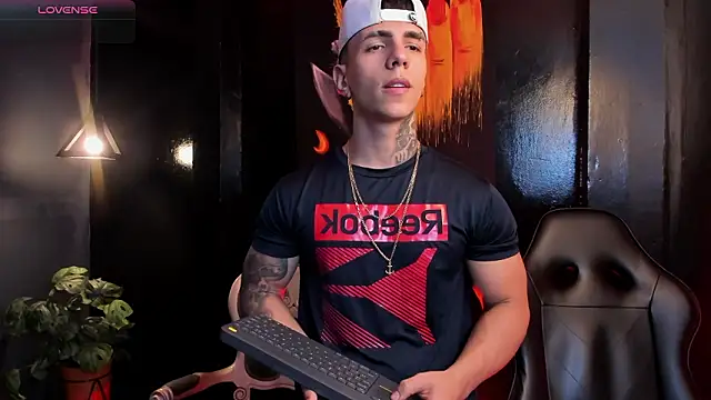 Flynn Riider online show from February 3, 5:29 pm