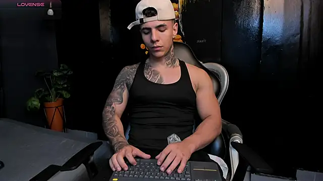 Snapshot of Flynn_Riider chatting on November 25, 5:46 pm Flynn Riider online show from November 25, 5:46 pm