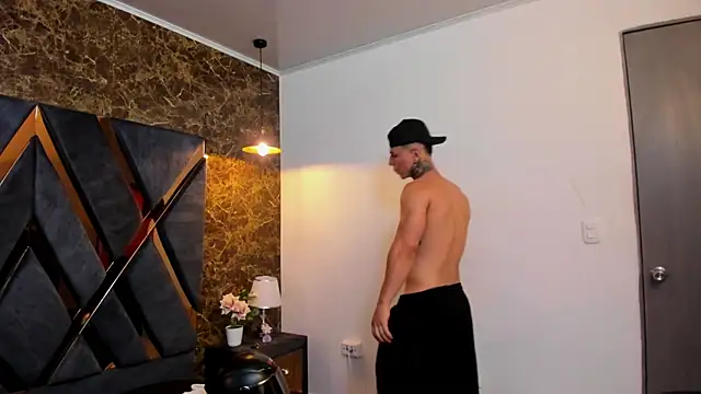 Flynn Riider online show from October 19, 1:41 am