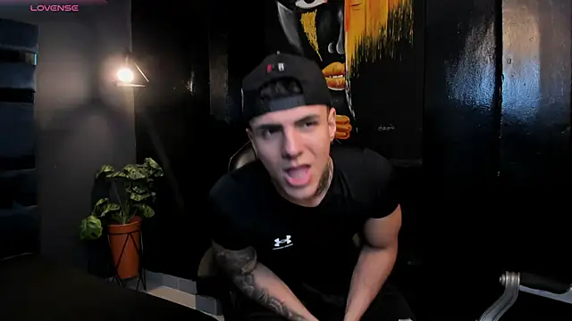 Snapshot of Flynn_Riider chatting on November 5, 5:16 pm Flynn Riider online show from November 5, 5:16 pm