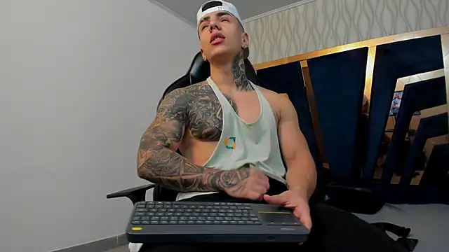 Snapshot of Flynn_Riider chatting on November 30, 5:14 pm Flynn Riider online show from November 30, 5:14 pm