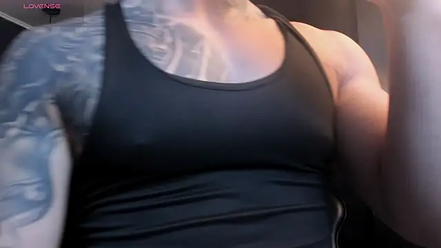 Snapshot of Flynn_Riider chatting on December 3, 5:23 pm Flynn Riider online show from December 3, 5:23 pm