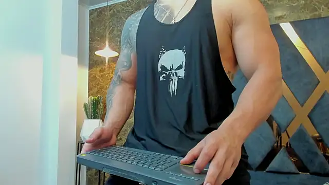 Flynn Riider online show from March 13, 11:59 am