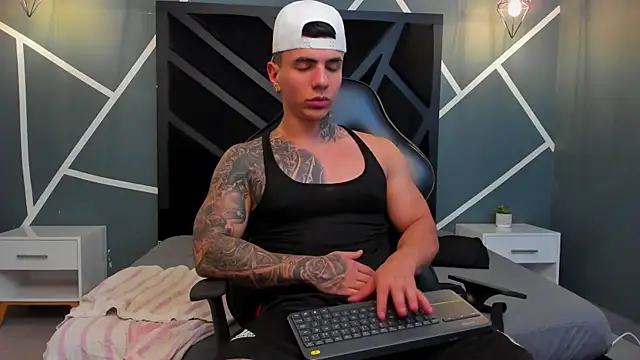 Flynn Riider online show from December 5, 5:28 am