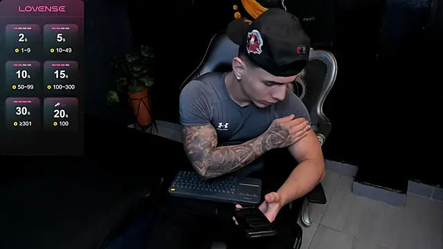 Snapshot of Flynn_Riider chatting on October 27, 5:36 pm Flynn Riider online show from October 27, 5:36 pm