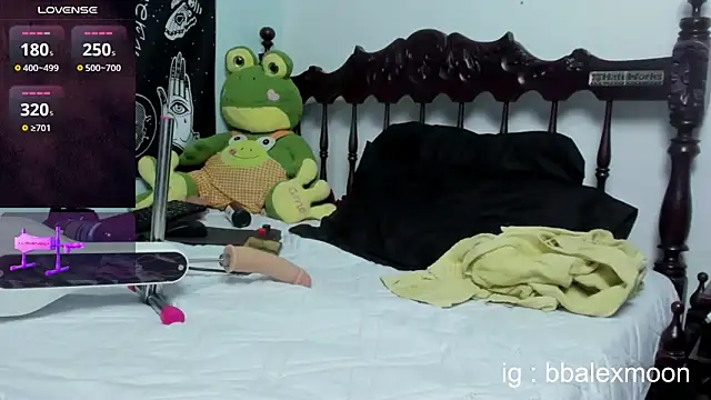 Snapshot of alexdesire chatting on February 12, 10:59 pm alexdesire online show from February 12, 10:59 pm