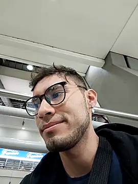 Snapshot of alexdesire chatting on October 17, 9:01 am alexdesire online show from October 17, 9:01 am