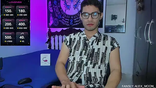 Snapshot of alexdesire chatting on October 13, 1:23 pm alexdesire online show from October 13, 1:23 pm