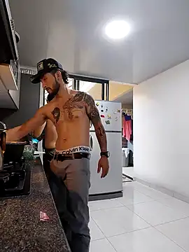 Snapshot of alexdesire chatting on October 5, 5:14 pm alexdesire online show from October 5, 5:14 pm