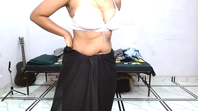 Snapshot of hinaa_khan chatting on July 15, 7:54 pm hinaa khan online show from July 15, 7:54 pm