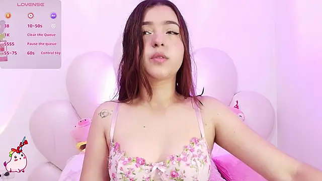 Snapshot of zoewillian chatting on November 27, 1:28 am zoewillian online show from November 27, 1:28 am