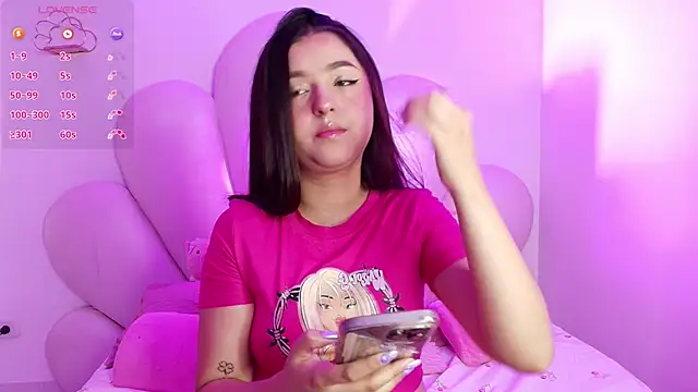 Snapshot of zoewillian chatting on October 21, 12:00 am zoewillian online show from October 21, 12:00 am