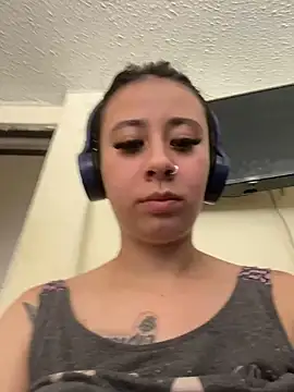 Zoee t online show from February 6, 6:35 pm