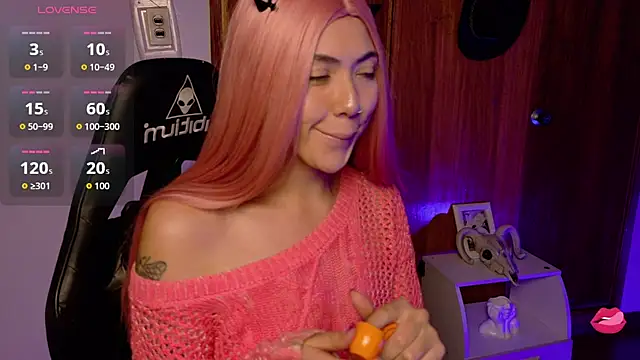 Snapshot of Aurora_Hotson chatting on November 25, 12:55 am Aurora Hotson online show from November 25, 12:55 am