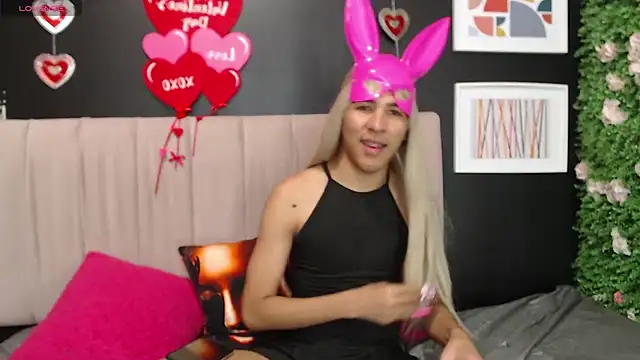 Snapshot of _Natassia_Dreams chatting on February 21, 8:27 pm Natassia Dreams online show from February 21, 8:27 pm