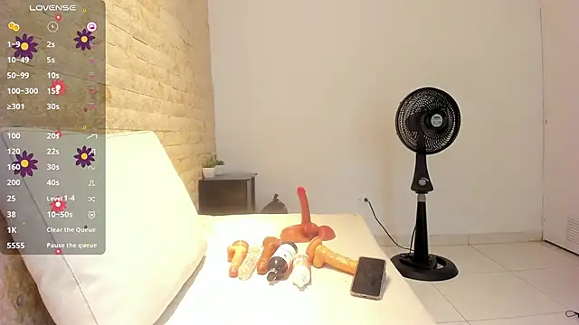 Snapshot of mia_roldan_ chatting on February 27, 8:13 am mia roldan online show from February 27, 8:13 am