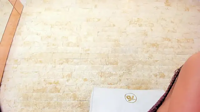 mia roldan  online show from January 8, 12:33 pm