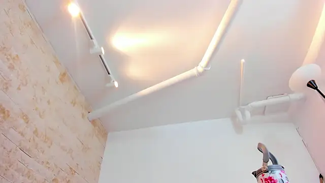 mia roldan  online show from December 17, 1:38 pm