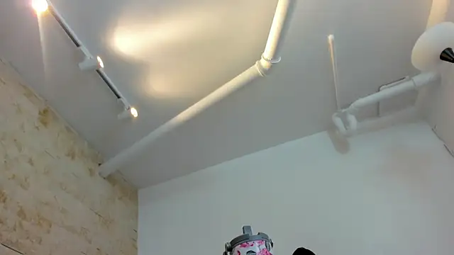 mia roldan  online show from December 18, 11:58 am