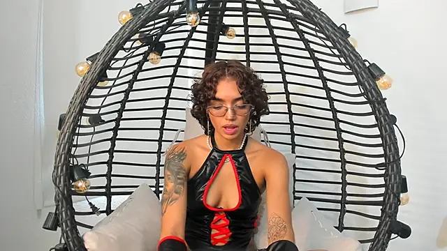 Snapshot of slutty_venus chatting on September 12, 9:25 pm slutty venus online show from September 12, 9:25 pm