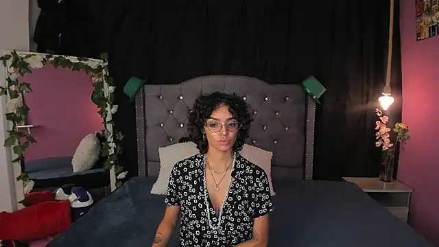 Snapshot of slutty_venus chatting on March 21, 2:39 am slutty venus online show from March 21, 2:39 am