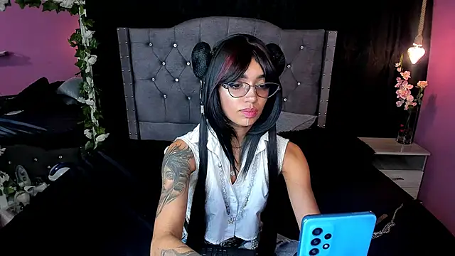 Snapshot of slutty_venus chatting on March 2, 5:23 am slutty venus online show from March 2, 5:23 am