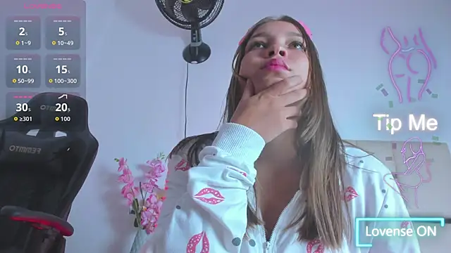 Snapshot of HaleyAmaya chatting on October 31, 12:46 pm HaleyAmaya online show from October 31, 12:46 pm