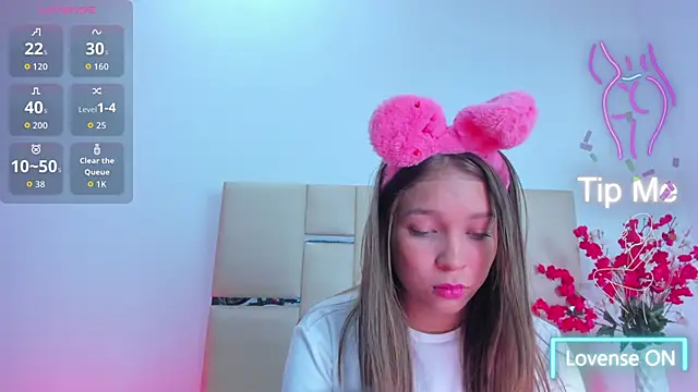 Snapshot of HaleyAmaya chatting on November 13, 7:18 pm HaleyAmaya online show from November 13, 7:18 pm