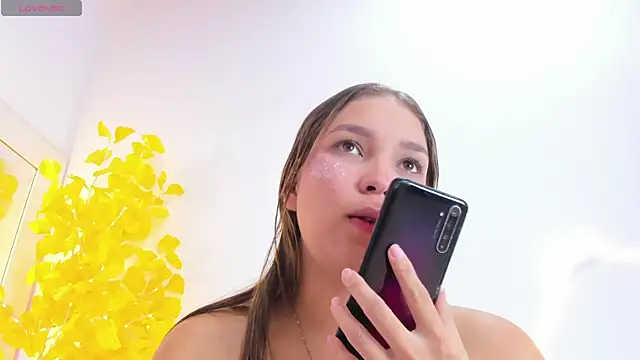 Snapshot of HaleyAmaya chatting on June 15, 12:44 am HaleyAmaya online show from June 15, 12:44 am