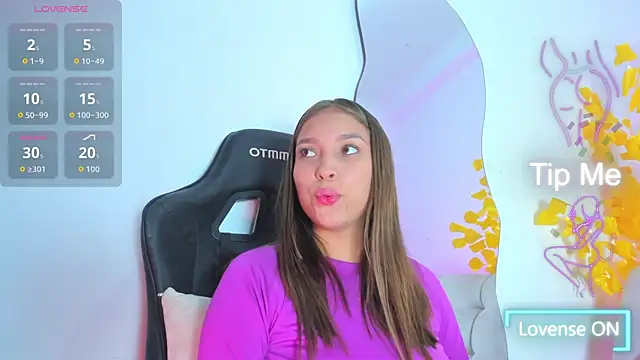 Snapshot of HaleyAmaya chatting on October 15, 7:22 pm HaleyAmaya online show from October 15, 7:22 pm