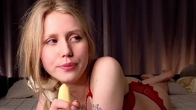 Snapshot of WiloneEsse chatting on March 18, 7:22 am WiloneEsse online show from March 18, 7:22 am