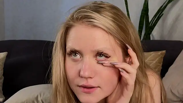 Snapshot of WiloneEsse chatting on March 2, 4:17 am WiloneEsse online show from March 2, 4:17 am