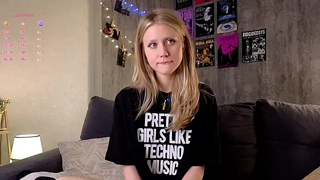 Snapshot of WiloneEsse chatting on March 7, 1:20 am WiloneEsse online show from March 7, 1:20 am