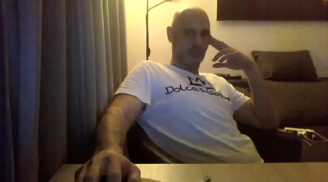 Snapshot of Avamereandmikel chatting on March 23, 12:04 am Avamereandmikel online show from March 23, 12:04 am