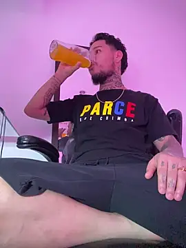 Junihn0 online show from October 9, 9:04 pm