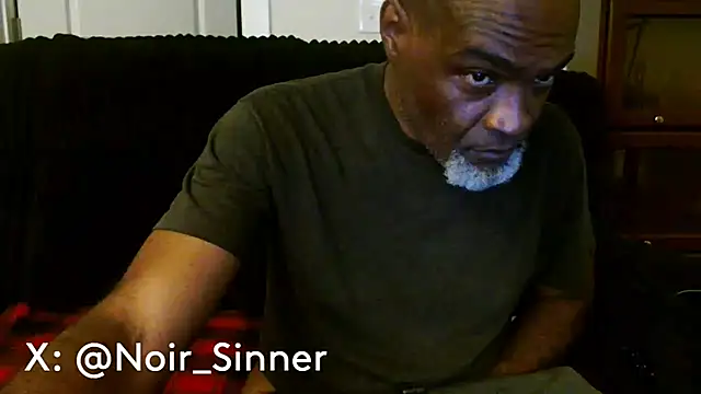 Snapshot of sinnernoir chatting on June 4, 3:11 am sinnernoir online show from June 4, 3:11 am