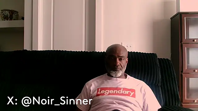 Snapshot of sinnernoir chatting on June 17, 4:39 pm sinnernoir online show from June 17, 4:39 pm