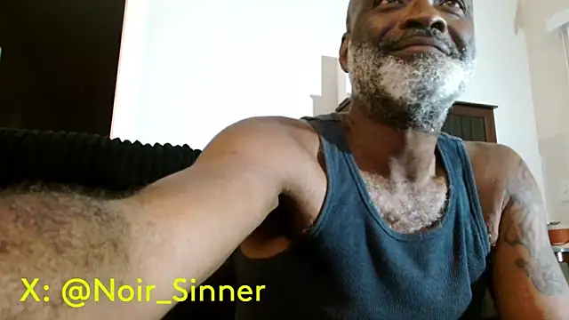 Snapshot of sinnernoir chatting on July 1, 4:13 am sinnernoir online show from July 1, 4:13 am