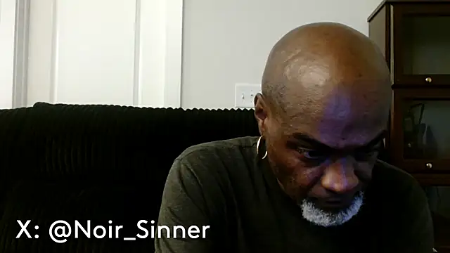 Snapshot of sinnernoir chatting on June 2, 12:32 am sinnernoir online show from June 2, 12:32 am